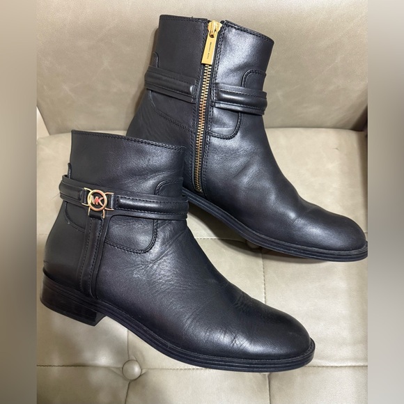 Michael Kors Black boot for women. - Picture 5 of 8